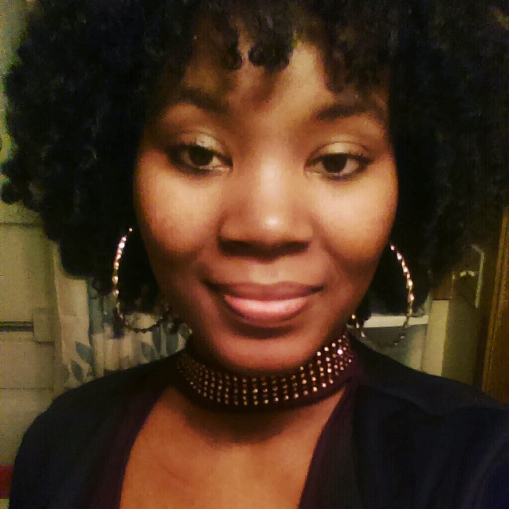 Meet your Posher, Capriah Resil